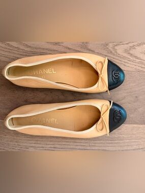 CHANEL Beige and Black Cap-Toe Ballet Flats Authentic